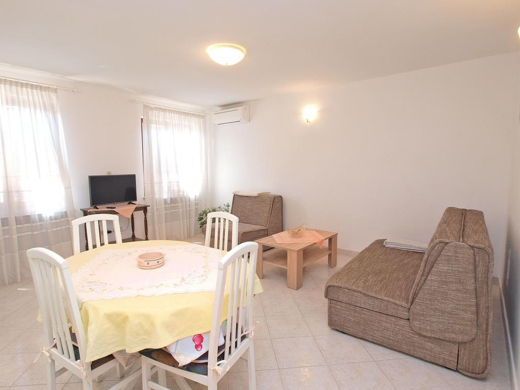 Apartments Milan 1457 Rovinj Exterior photo